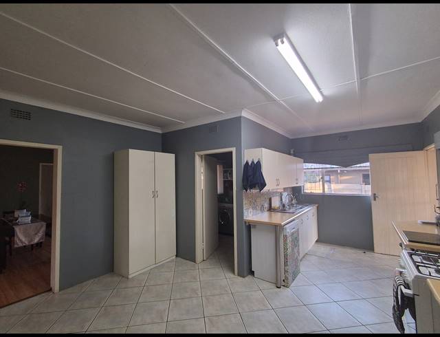 4 BEDROOM FREESTANDING FOR SALE IN FLAMWOOD